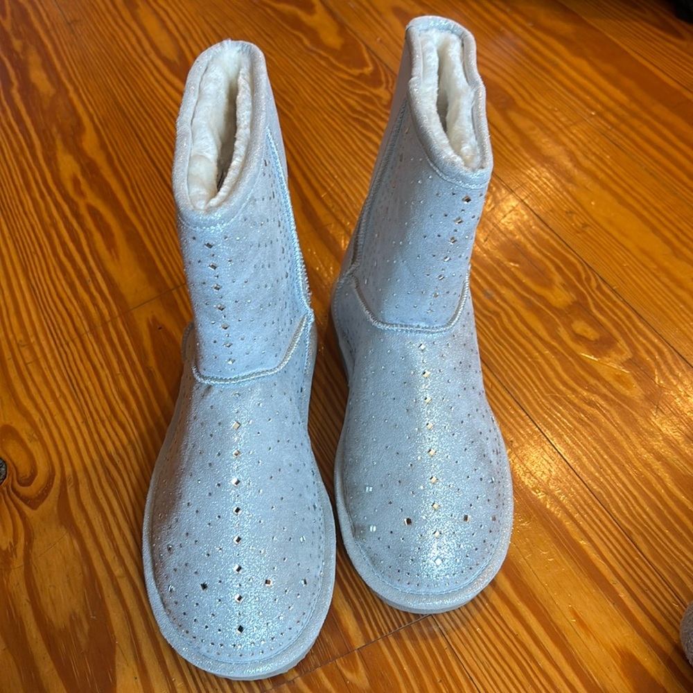 EVA & ZOE - GIRLS GORGEOUS SILVER RHINESTONE FAUX FUR LINED BOOTS SIZE 5M